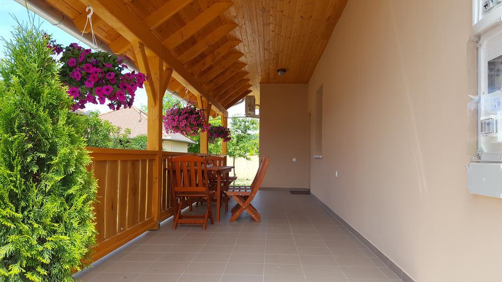 Ladik Vendeghaz Hotel Tiszafüred Exterior foto