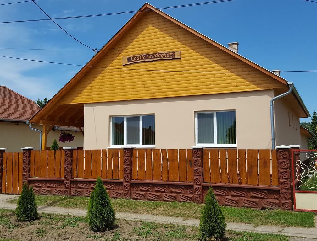 Ladik Vendeghaz Hotel Tiszafüred Exterior foto