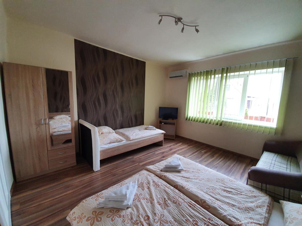 Ladik Vendeghaz Hotel Tiszafüred Exterior foto