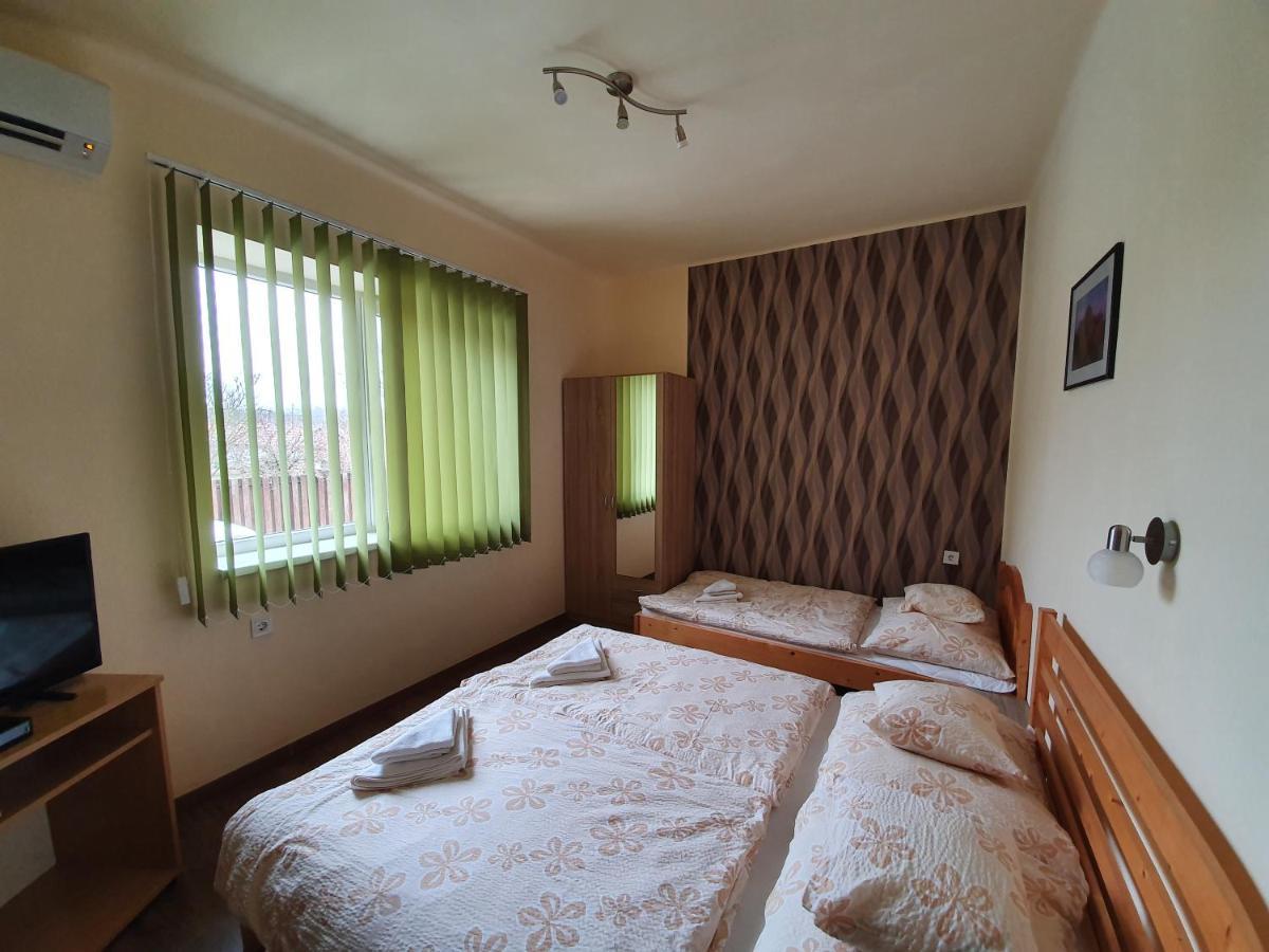 Ladik Vendeghaz Hotel Tiszafüred Exterior foto